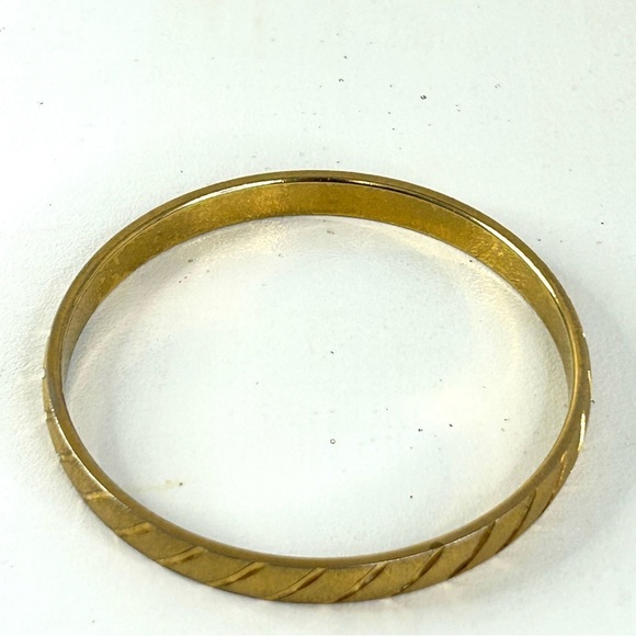 Monet Brushed & Shiny Gold Tone Bangle Vintage - Picture 7 of 10